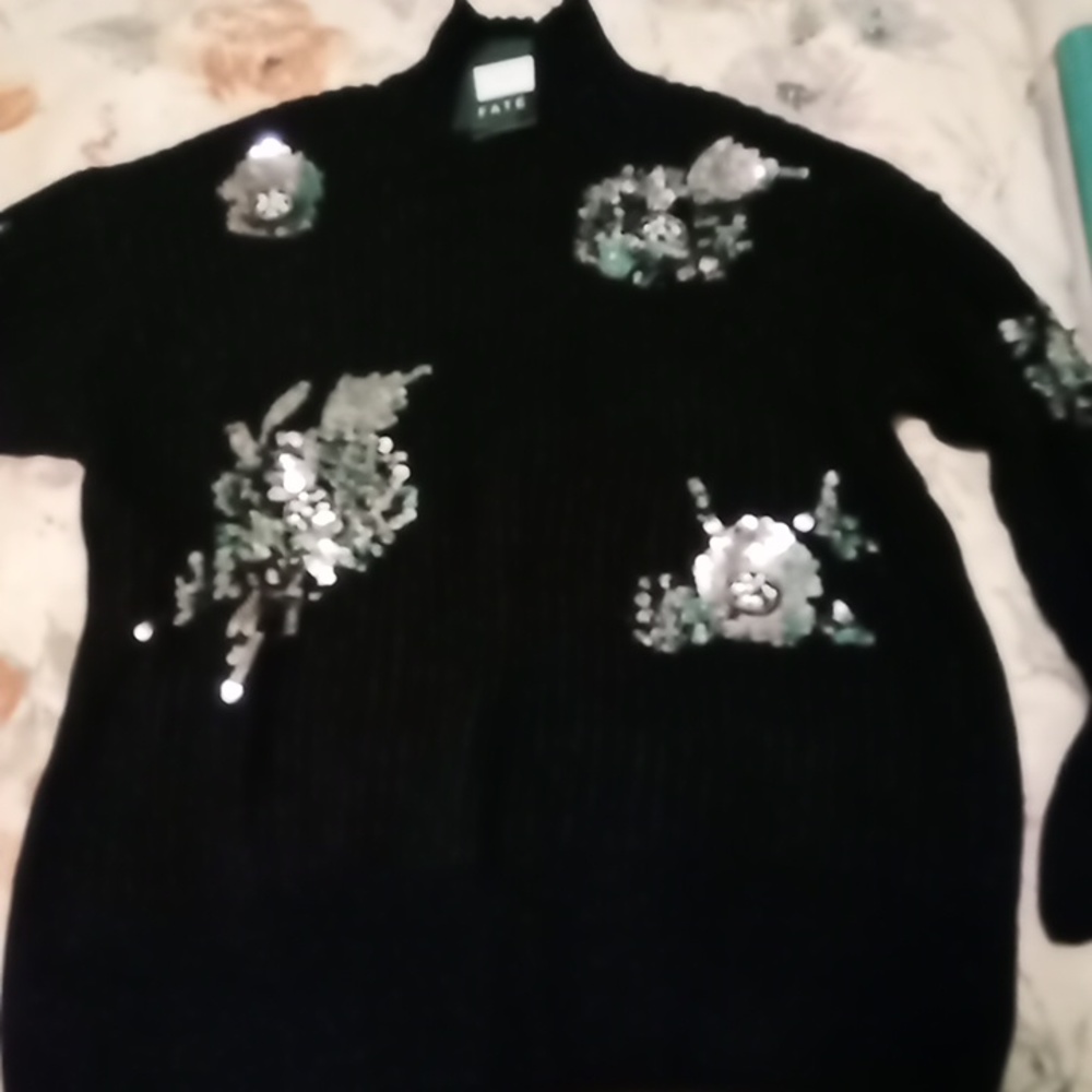 Fate thick ribbed turtleneck with sequin flowers